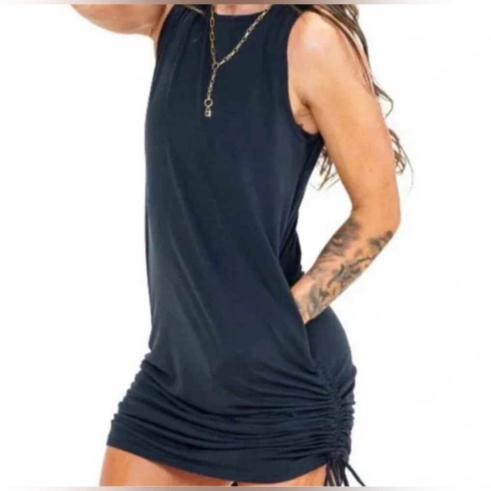 CVG Multiway Dress
Black
Size xs/s - generous fit
Adjustable length
Pockets